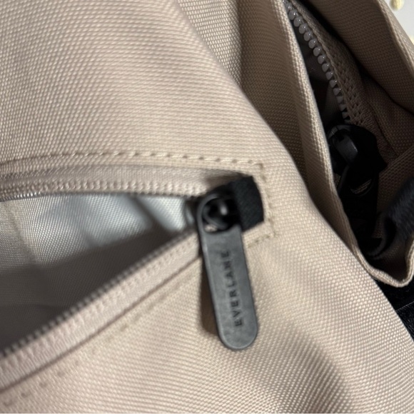 Everlane ReNew Transit Weekender - Picture 8 of 10